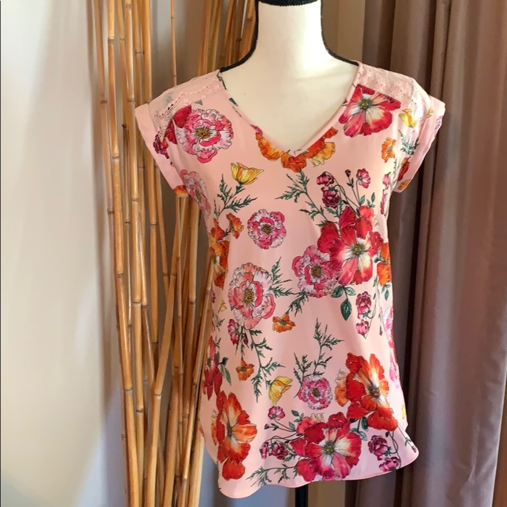 ✨4for12✨EXPRESS Floral Lace Short Tunic